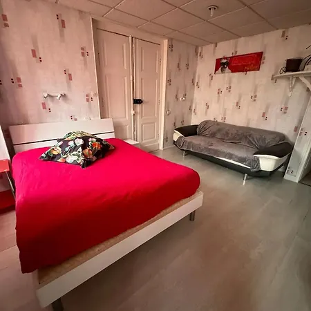 à Néris-les-bains - 25 M² Avec Terrasse * Néris-les-Bains