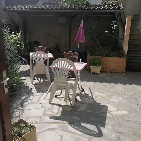à Néris-les-bains - 25 M² Avec Terrasse Appartamento