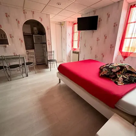 à Néris-les-bains - 25 M² Avec Terrasse * Néris-les-Bains